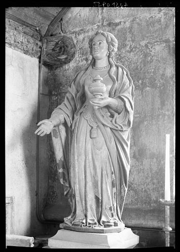 Statue en bois : sainte Madeleine