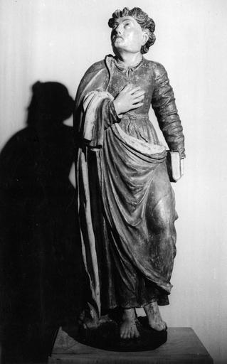 statue : Saint Jean provenant du groupe sculpté du Calvaire, bois polychrome - © Ministère de la Culture (France), Médiathèque du patrimoine et de la photographie (objets mobiliers), tous droits réservés