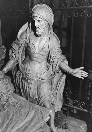 groupe sculpté : Mise au tombeau (La), détail des personnages à la tête du Christ, pierre - © Ministère de la Culture (France), Médiathèque du patrimoine et de la photographie (objets mobiliers), tous droits réservés