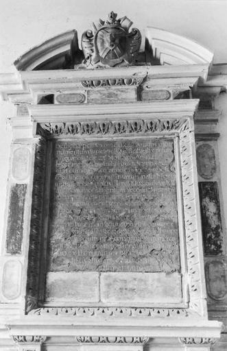 plaque funéraire de Bénigne Petit, femme de Blaise Briffaut, pierre