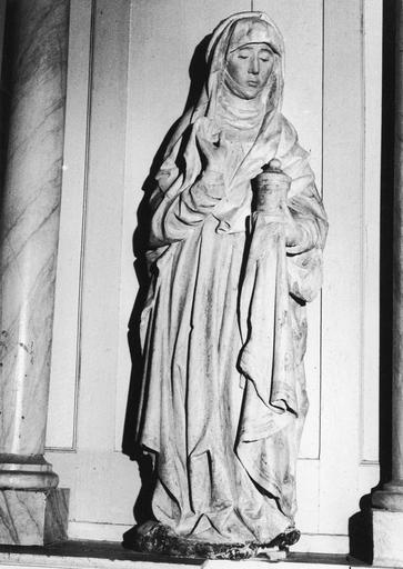 statue : Sainte Madeleine, pierre