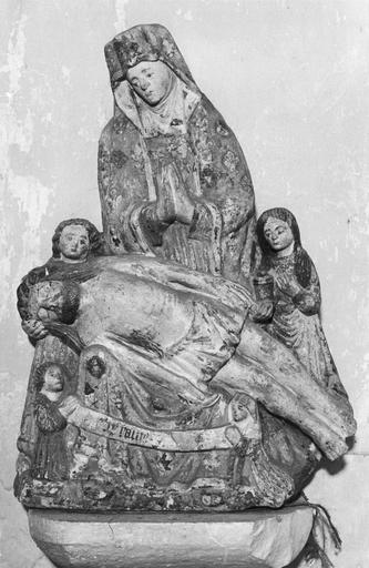 groupe sculpté : Vierge de Pitié, pierre polychrome - © Ministère de la Culture (France), Médiathèque du patrimoine et de la photographie (objets mobiliers), tous droits réservés