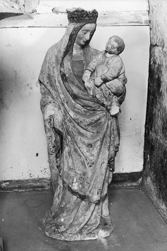 statue (statuette) : Vierge à l'Enfant, pierre polychrome - © Ministère de la Culture (France), Médiathèque du patrimoine et de la photographie (objets mobiliers), tous droits réservés