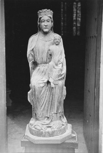 statue : Vierge à l'Enfant assise