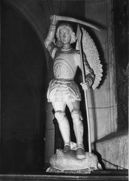 statue : Saint Michel