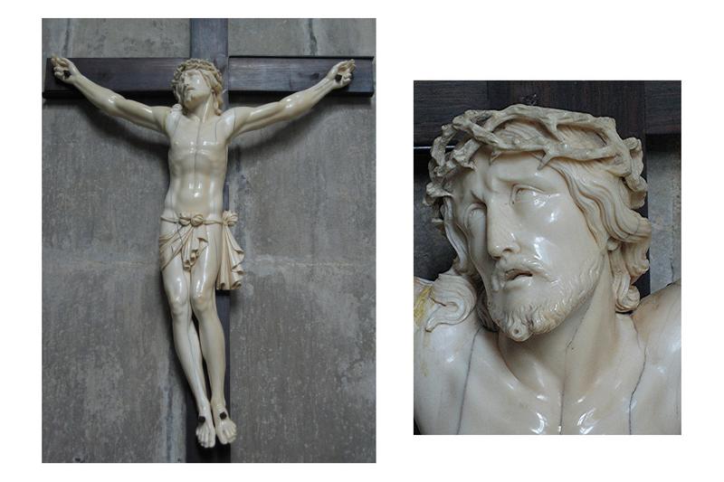 statue : Christ en croix