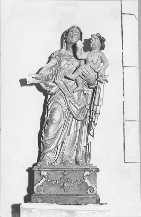 Statue : Vierge à l'Enfant