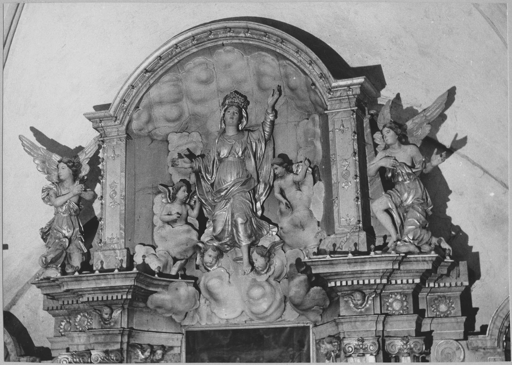 haut-relief : l'Annonciation de la Vierge, 3 statues : Anges adorateurs - © Ministère de la Culture (France), Médiathèque du patrimoine et de la photographie, diffusion RMN-GP