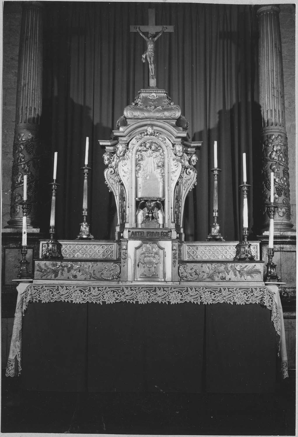 autel, gradins d'autel, tabernacle (maître-autel), de face