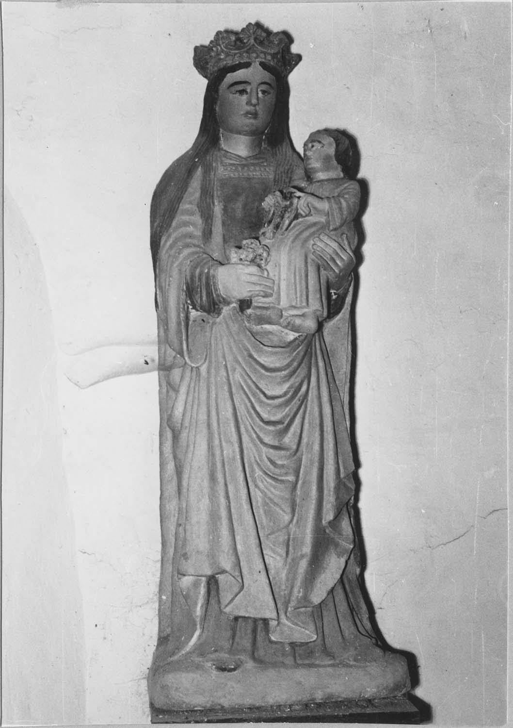statue : Vierge à l'Enfant