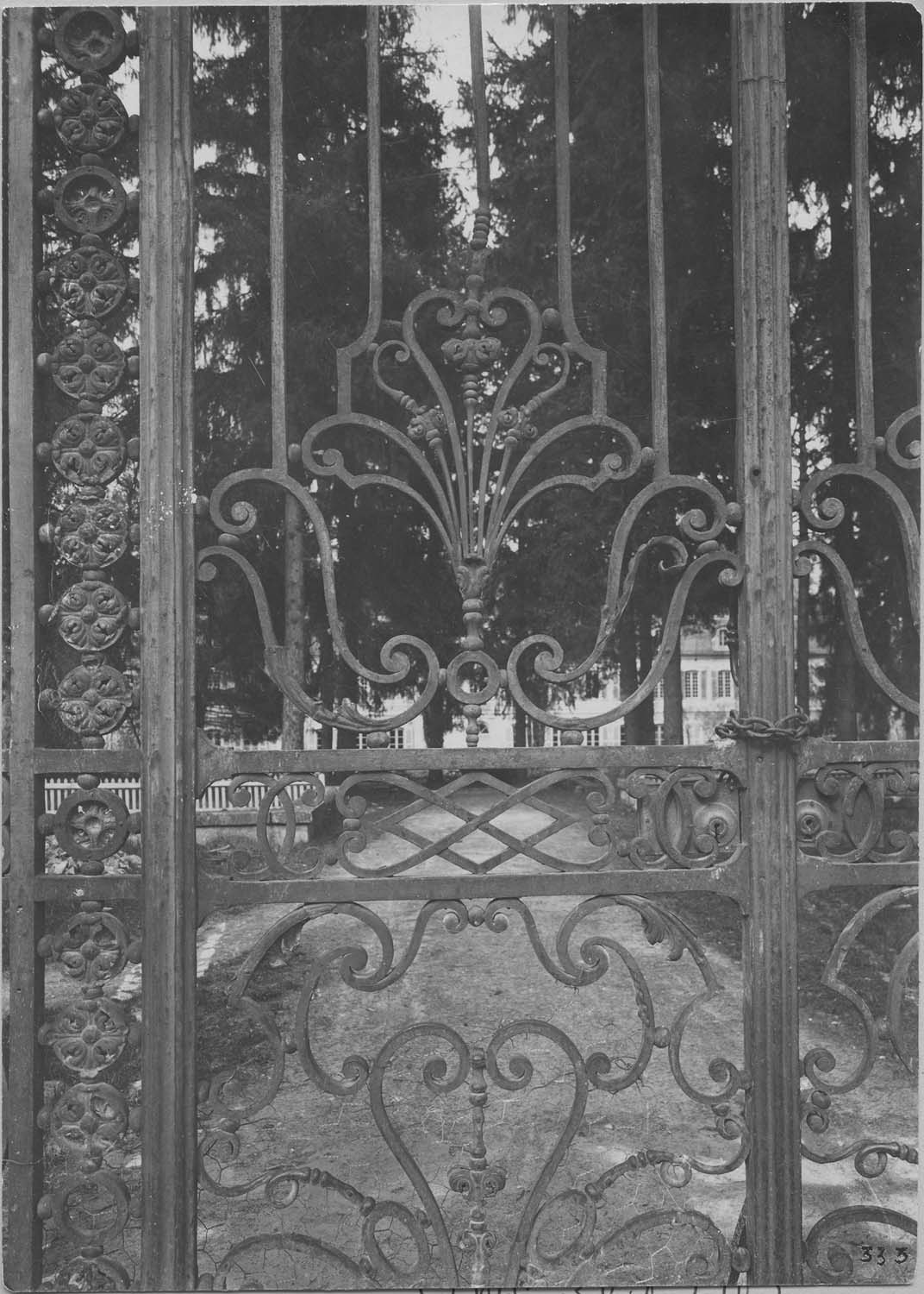 clôture (grille) de la porte du parc