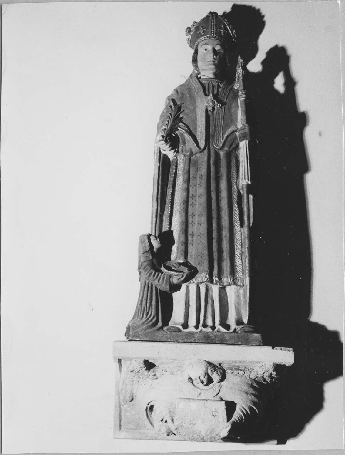 groupe sculpté : Sainte Blaise et la veuve