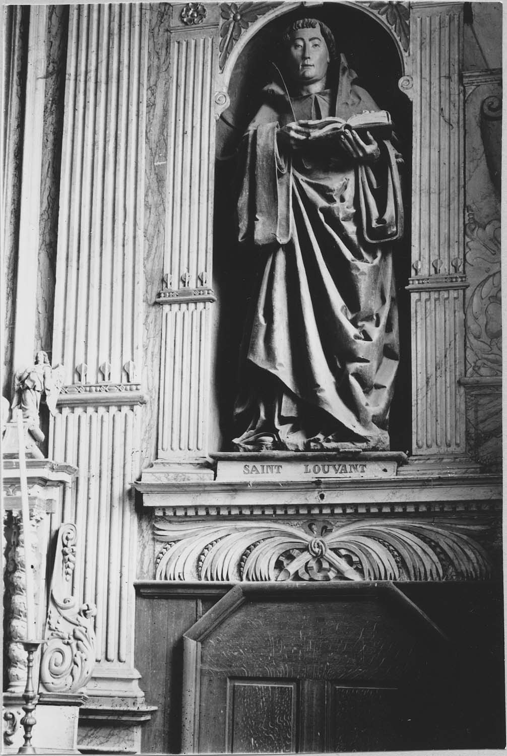 statue : Saint louvant