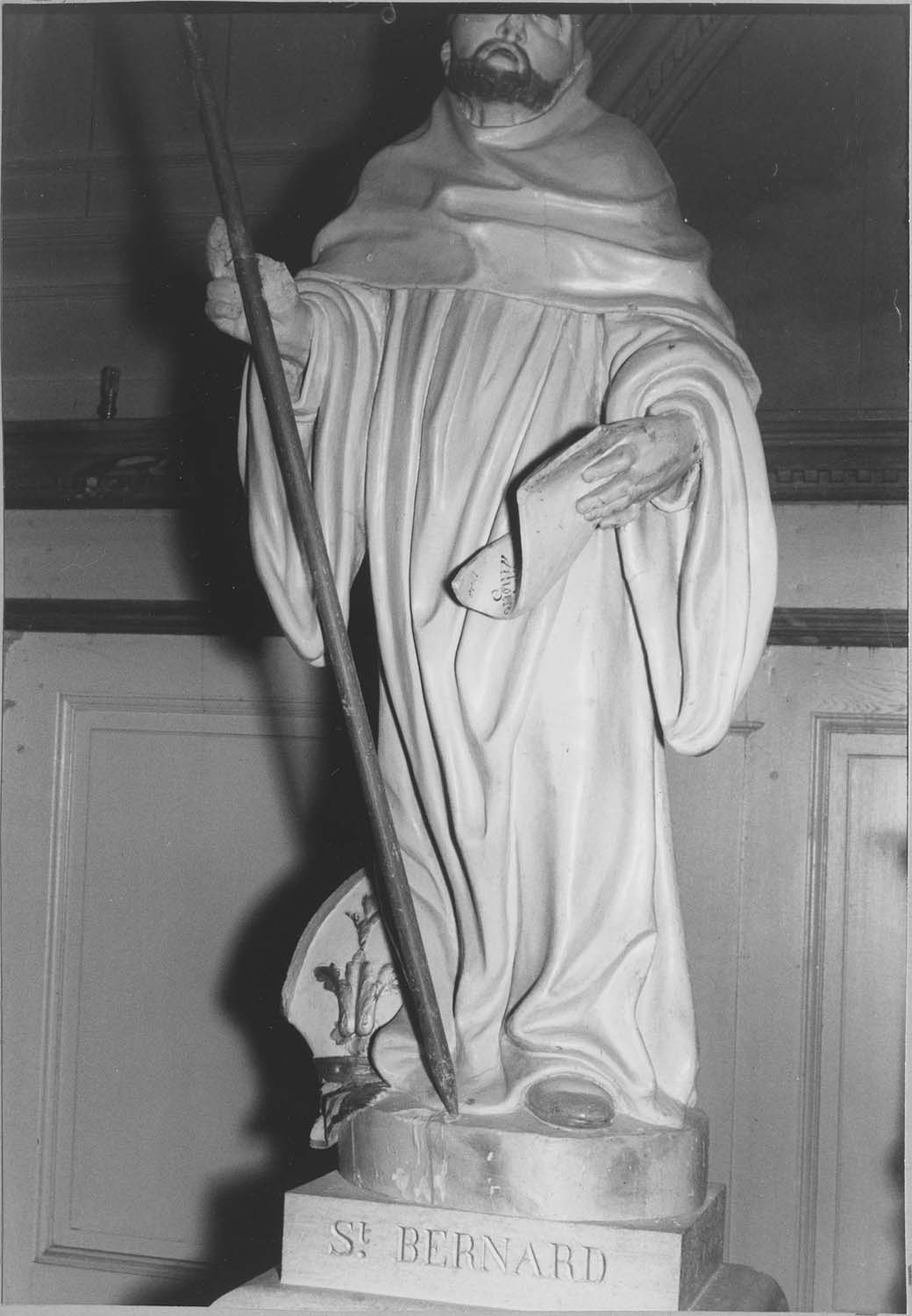 statue : Sainte Bernard