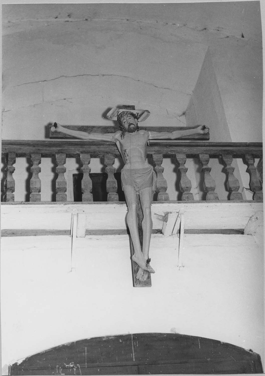 statue : Christ en croix