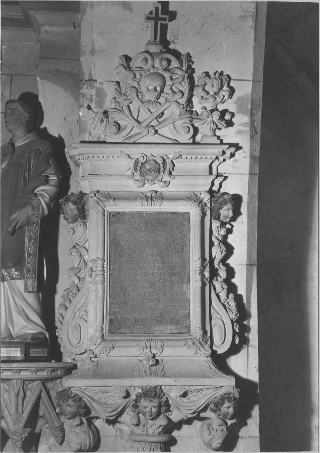 monument funéraire, plaque funéraire