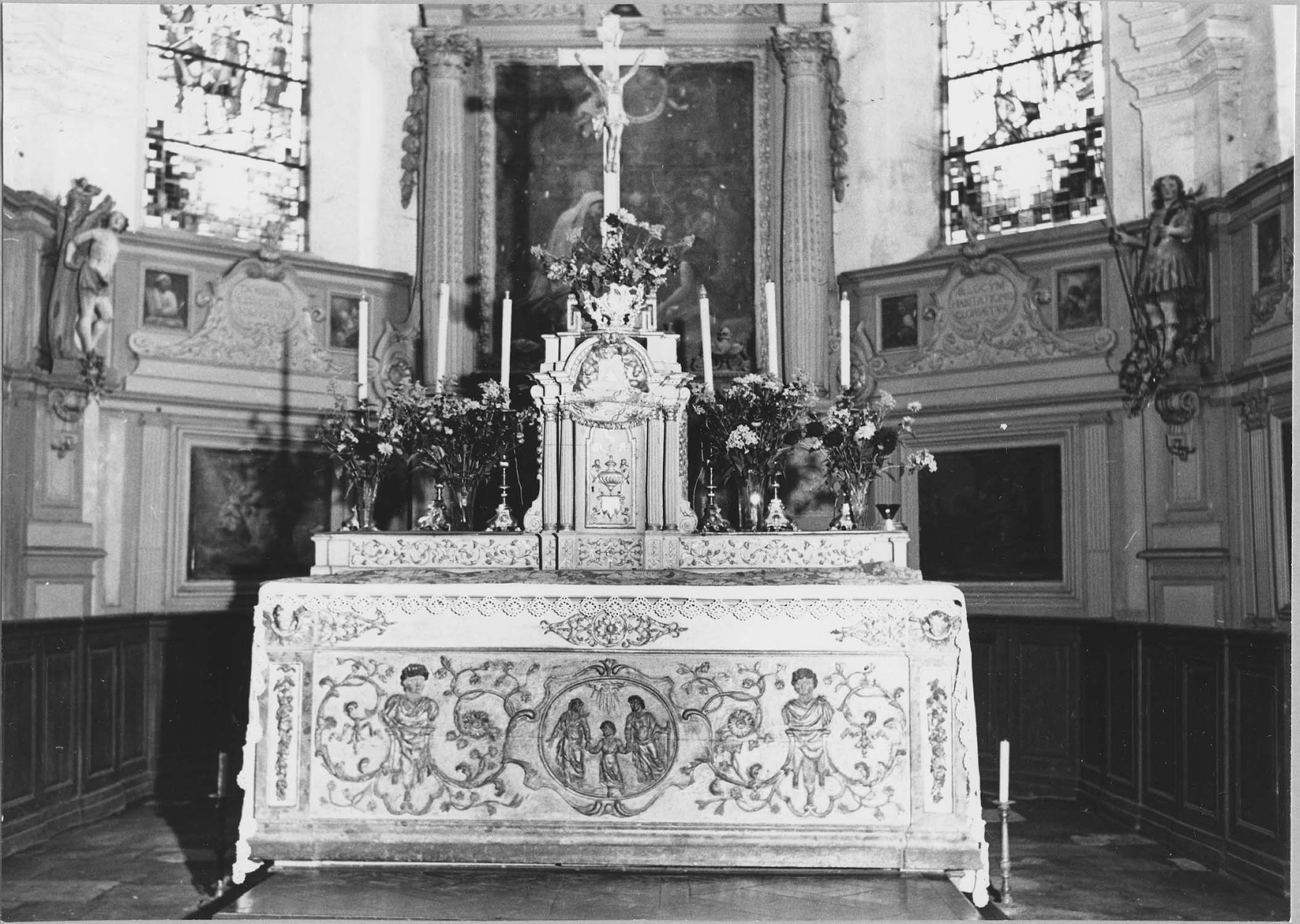 autel, tabernacle, croix d'autel (maître-autel, crucifix) : Christ en croix - © Ministère de la Culture (France), Médiathèque du patrimoine et de la photographie, diffusion RMN-GP