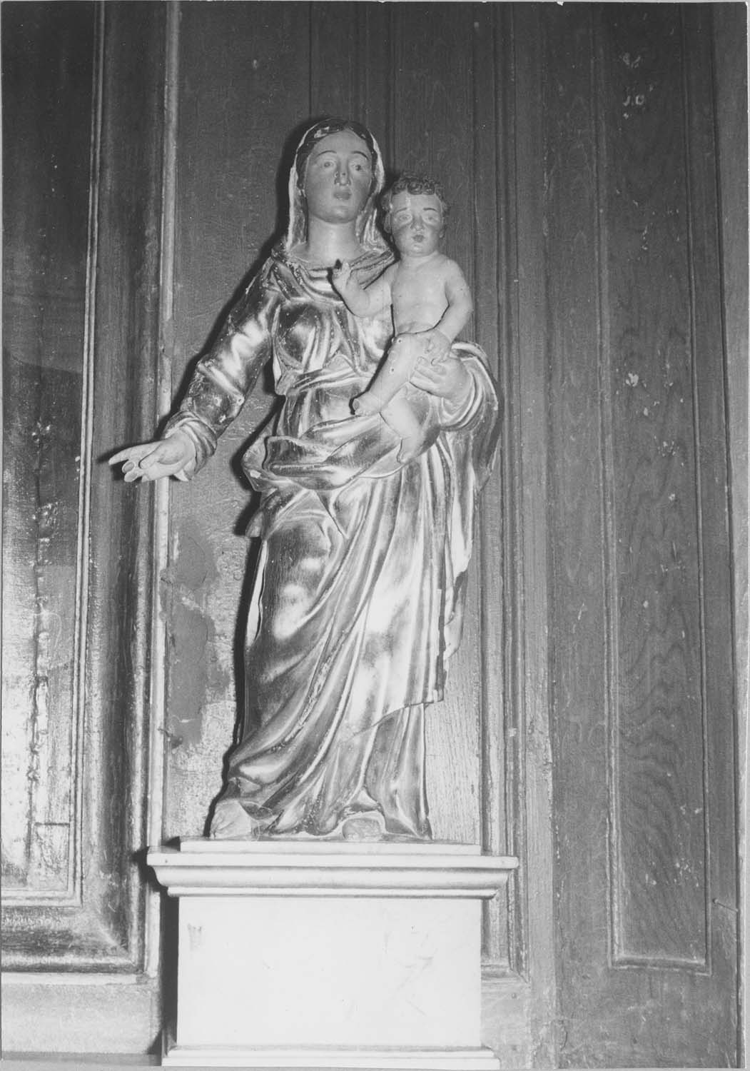 statue : Vierge à l'Enfant