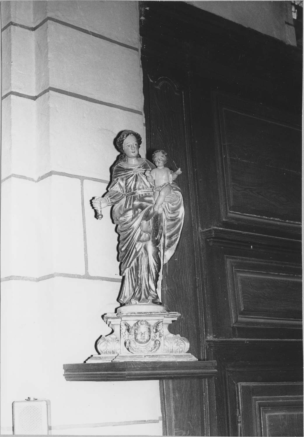 statue : Vierge à l'Enfant