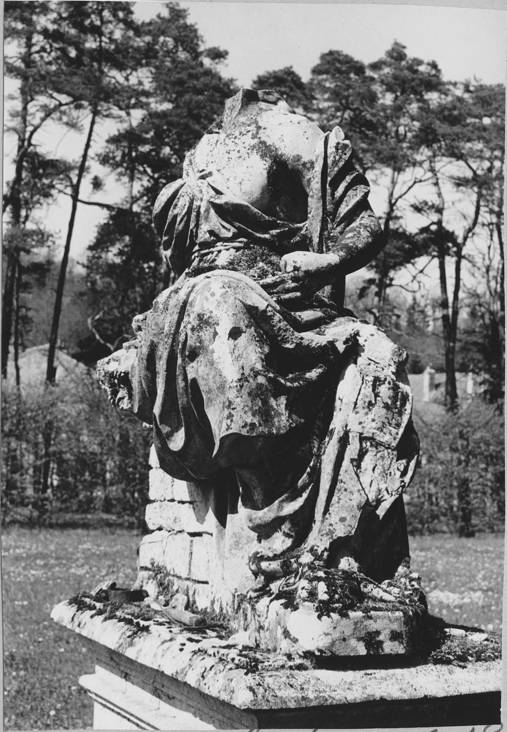 statue : Flore