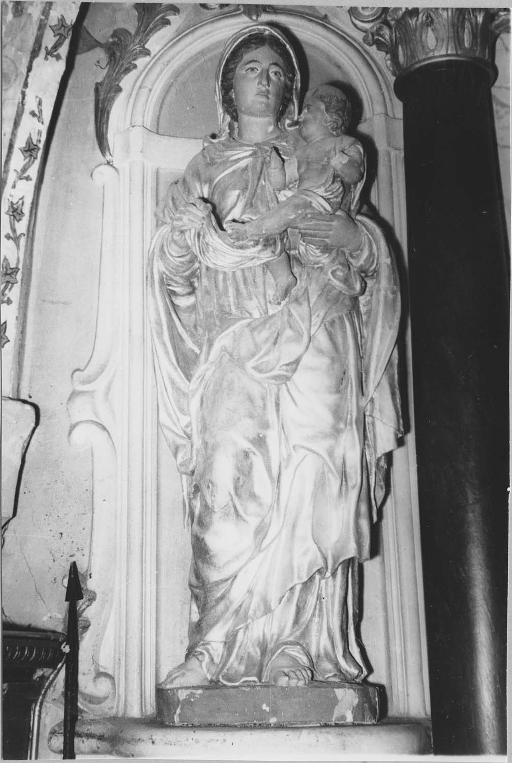 statue (maître-autel) : Vierge à l'Enfant