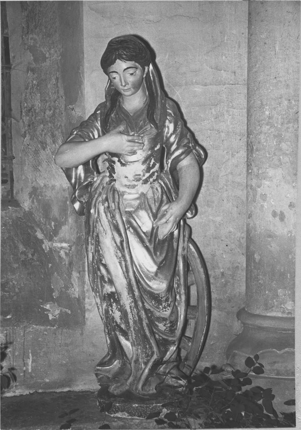 statue : Sainte Catherine