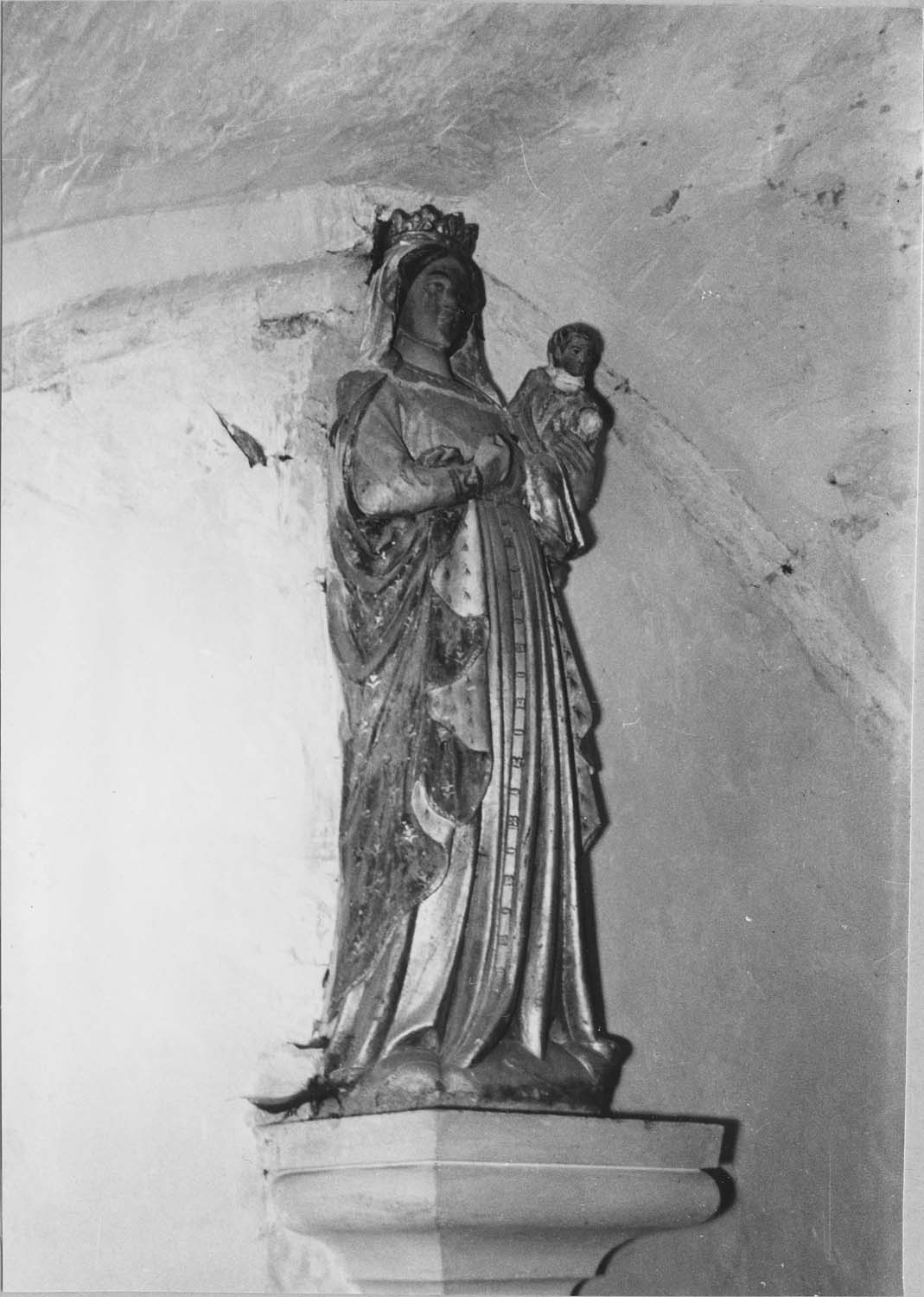 statue : Vierge à l'Enfant