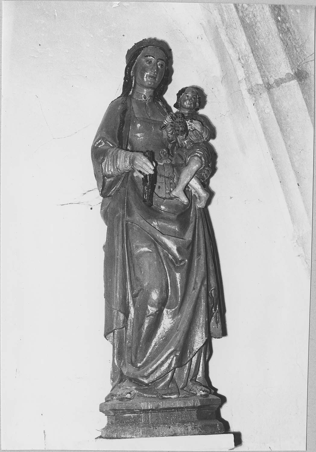 statue : Vierge à l'Enfant