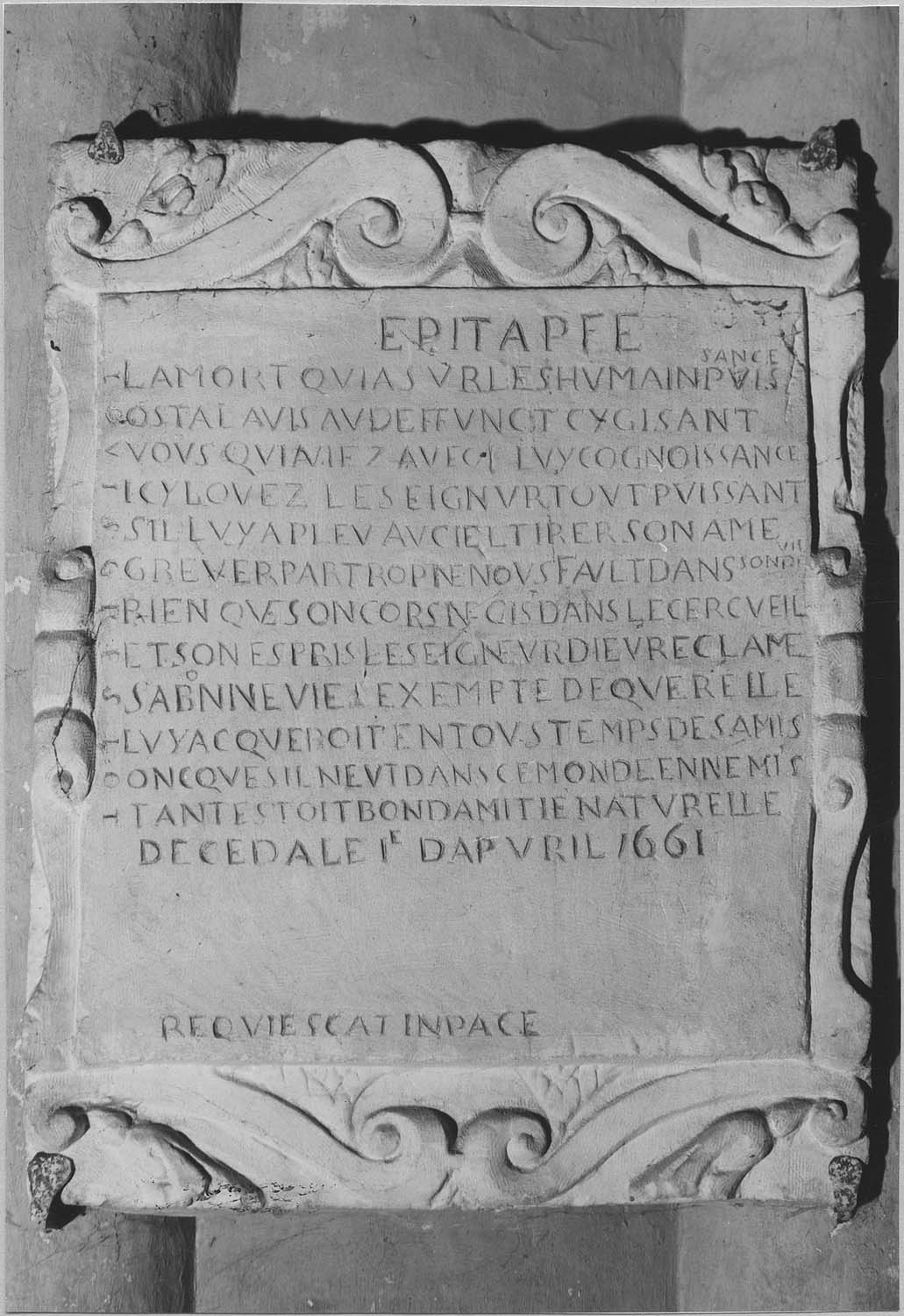 plaque funéraire
