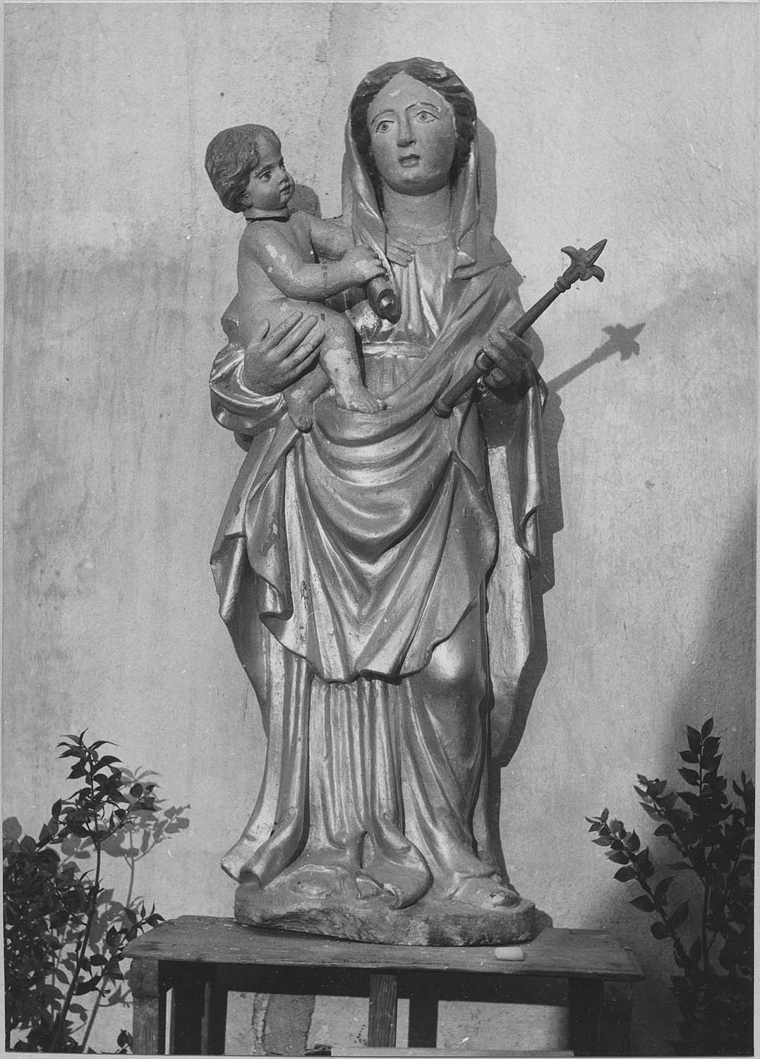 Statue : Vierge à l'Enfant