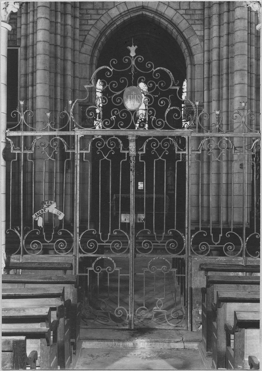 clôtures du choeur et des chapelles latérales (grilles), vue rapprochée