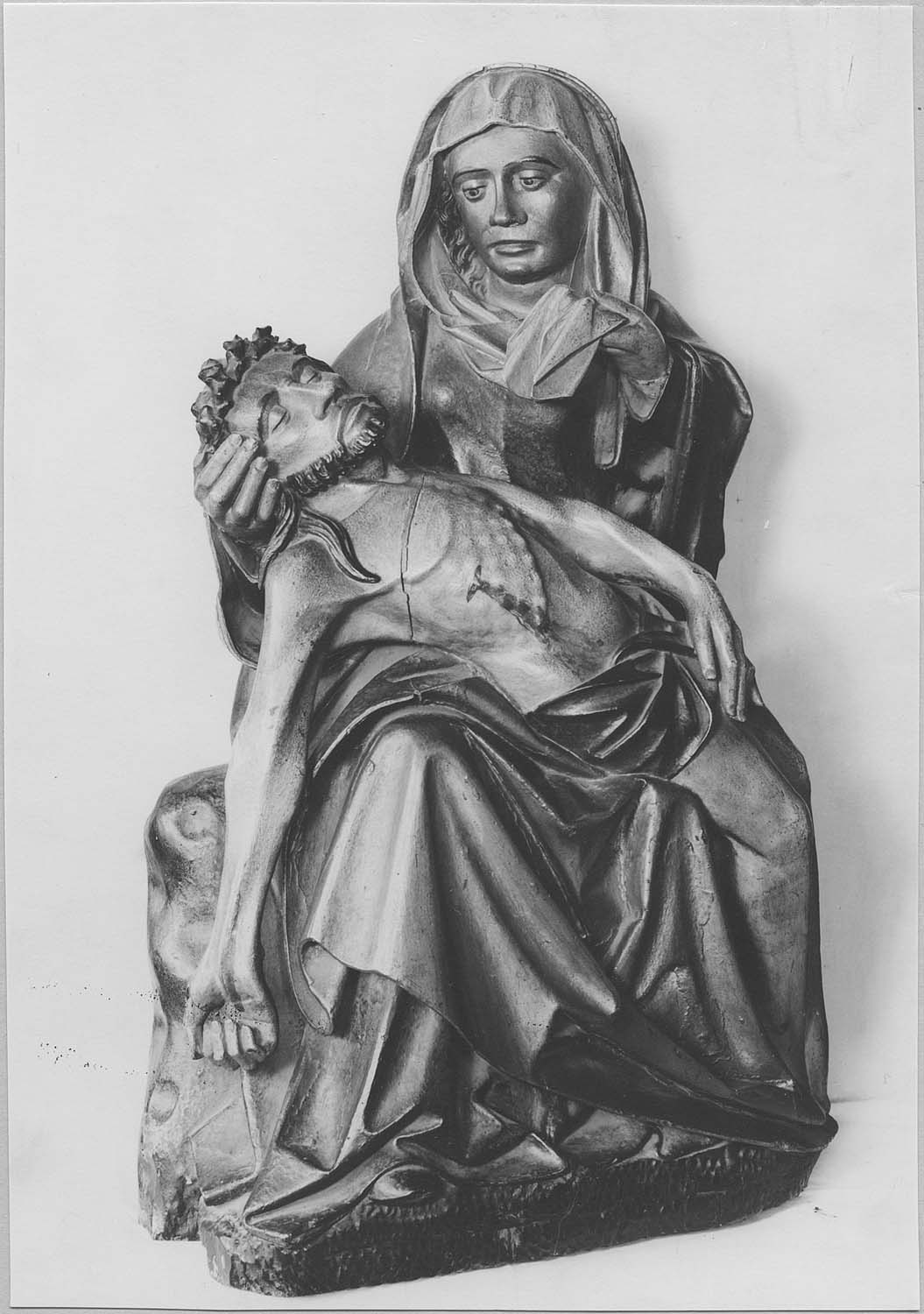 Groupe sculpté : Vierge de Pitié