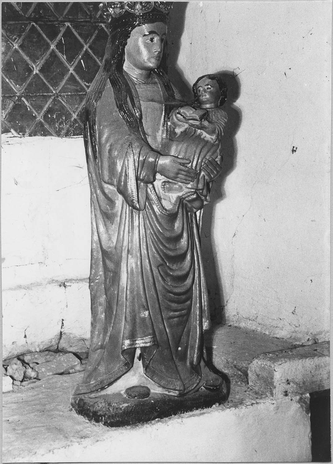 statue : Vierge à l'Enfant