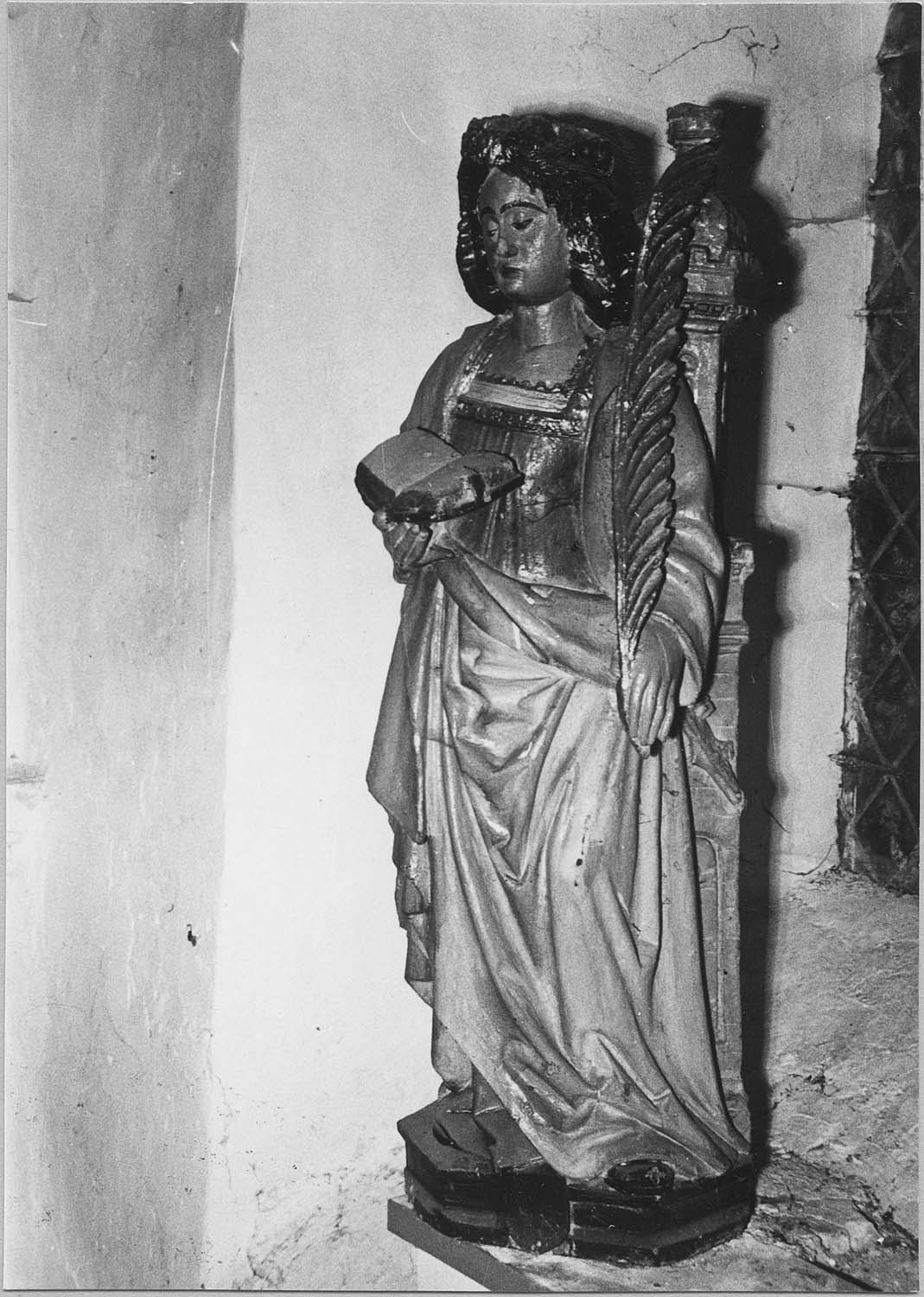 statue : Sainte Barbe