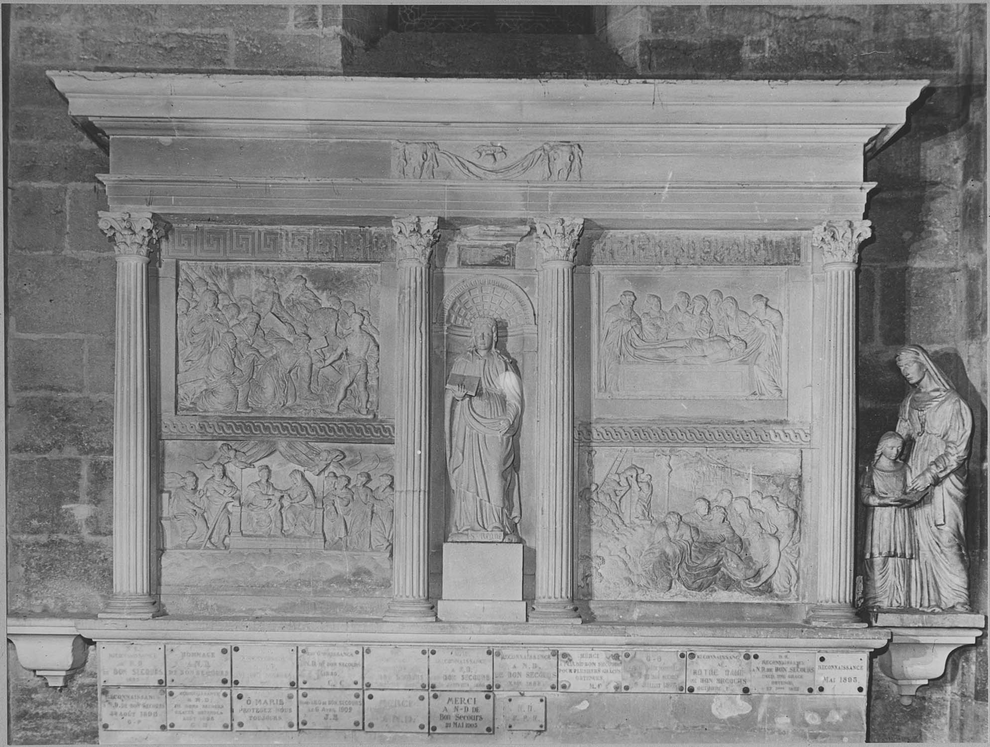 retable, 4 bas-reliefs, statue : Scènes de la Passion entre colonnes corinthiennes, statue de Sainte