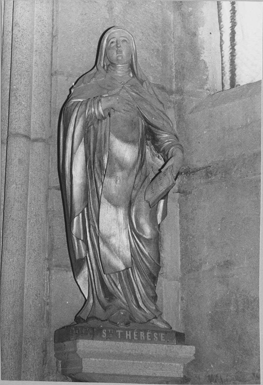 statue : Sainte Thérèse