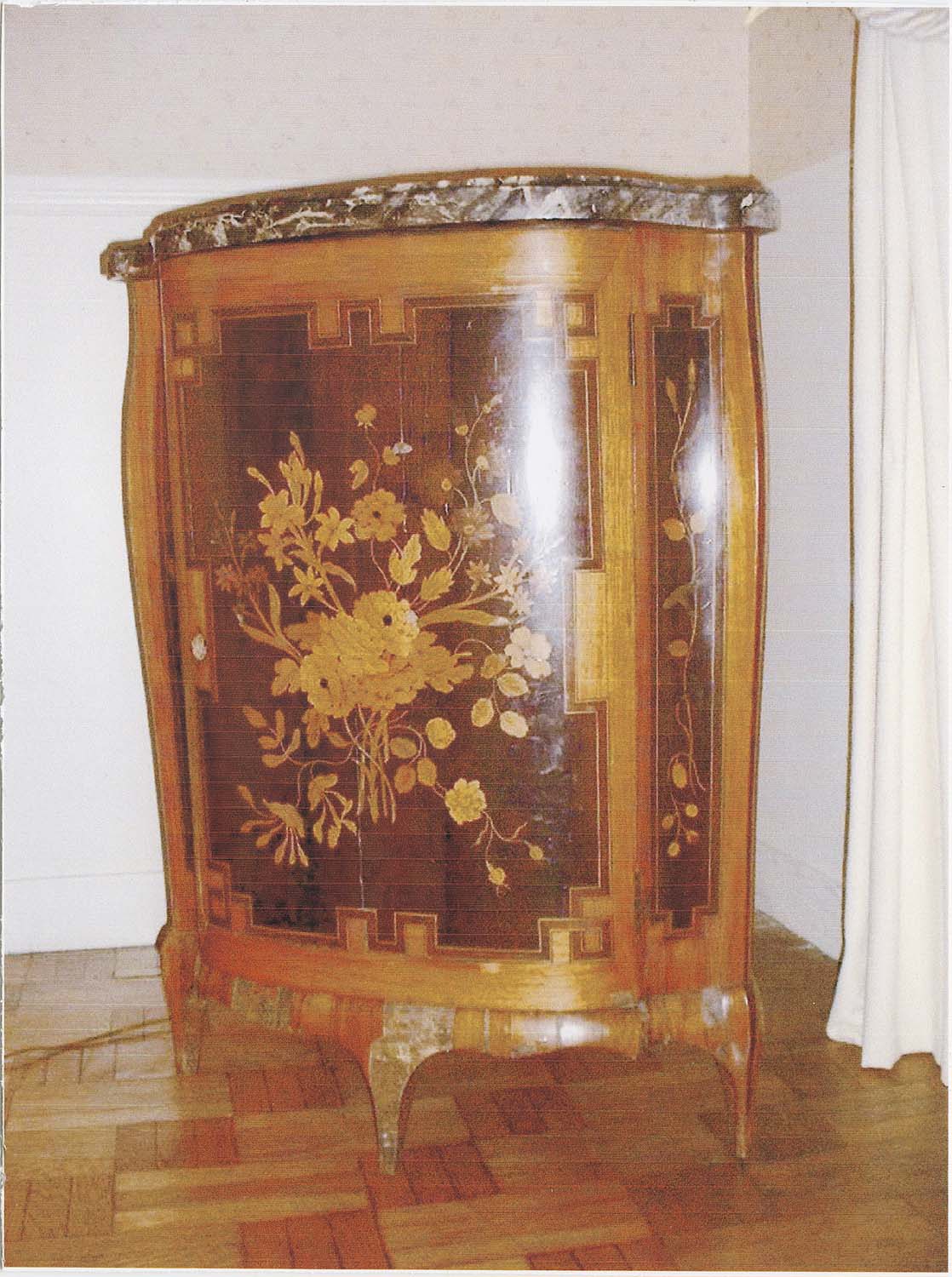 armoire basse en encoignure, marquetée - © Ministère de la Culture (France), Médiathèque du patrimoine et de la photographie, diffusion RMN-GP