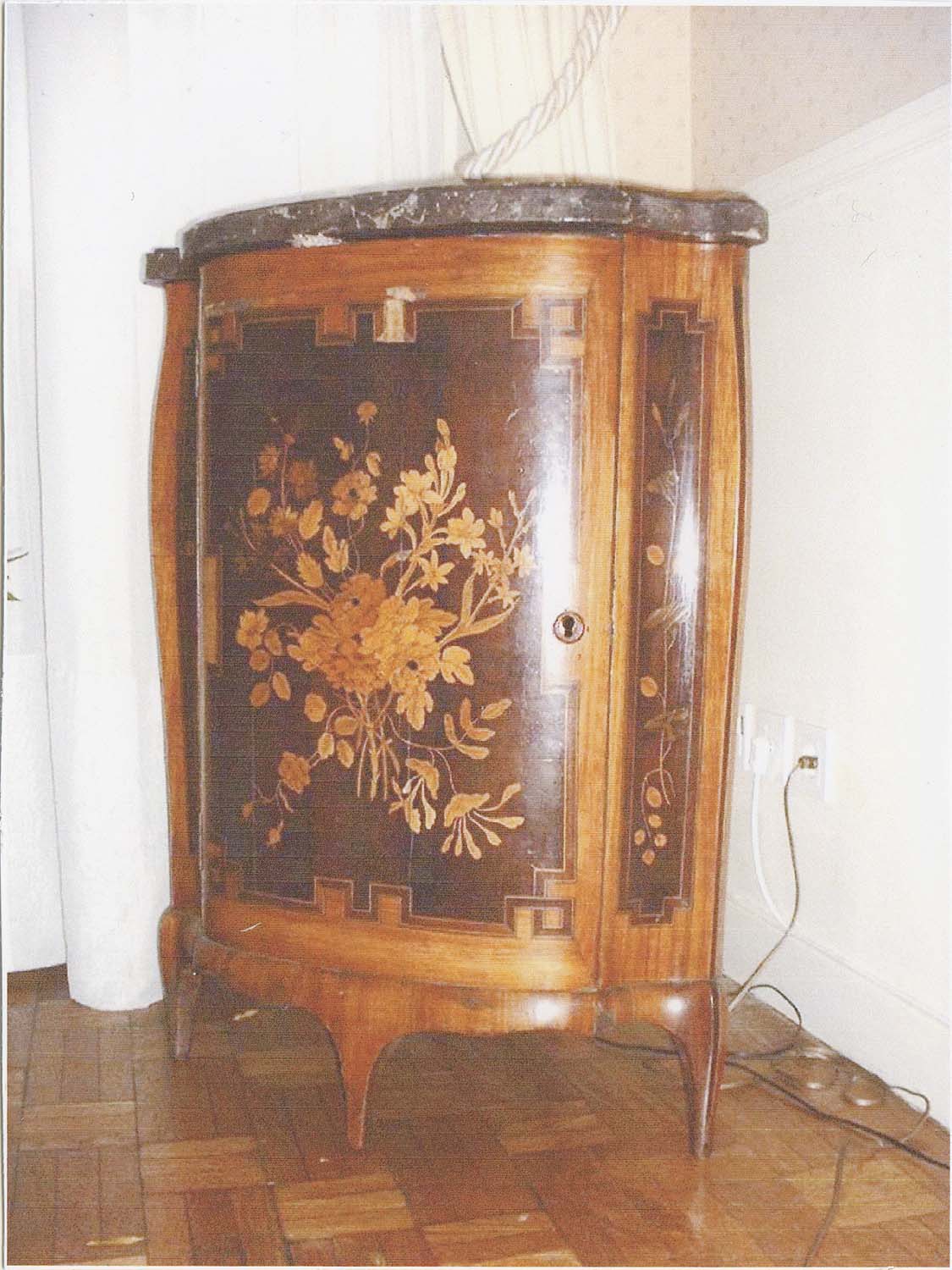 armoire basse en encoignure, marquetée - © Ministère de la Culture (France), Médiathèque du patrimoine et de la photographie, diffusion RMN-GP