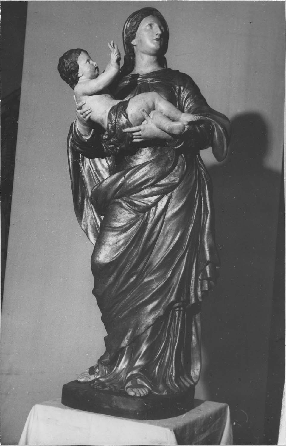 Statue : Vierge à l'Enfant