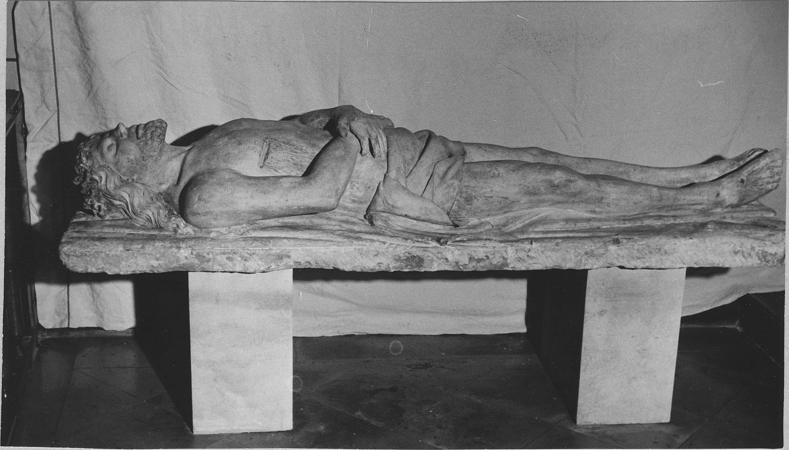 statue : Christ au tombeau, gisant (Le)
