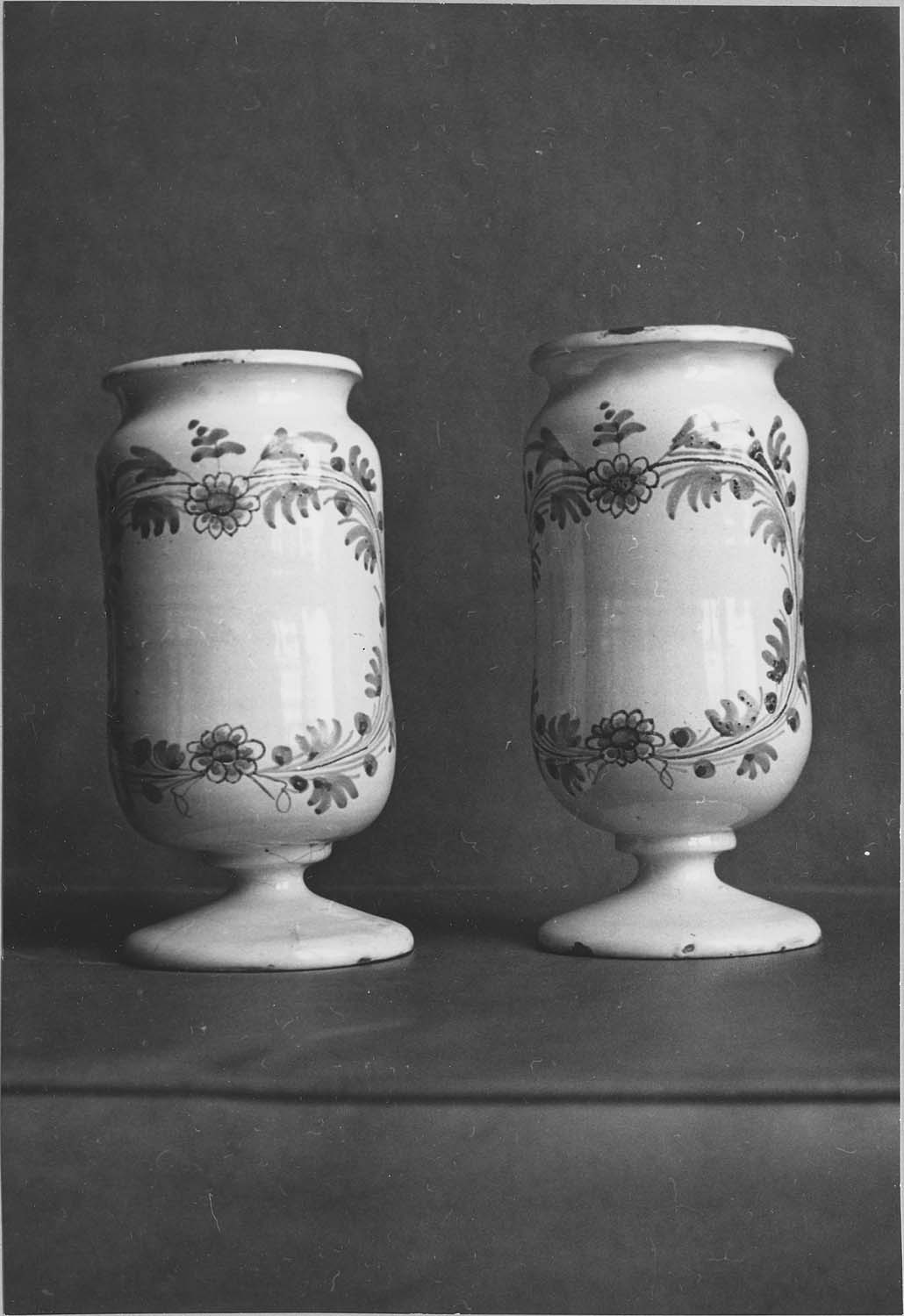 2 pots à pharmacie (pots canons) - © Ministère de la Culture (France), Médiathèque du patrimoine et de la photographie, diffusion RMN-GP