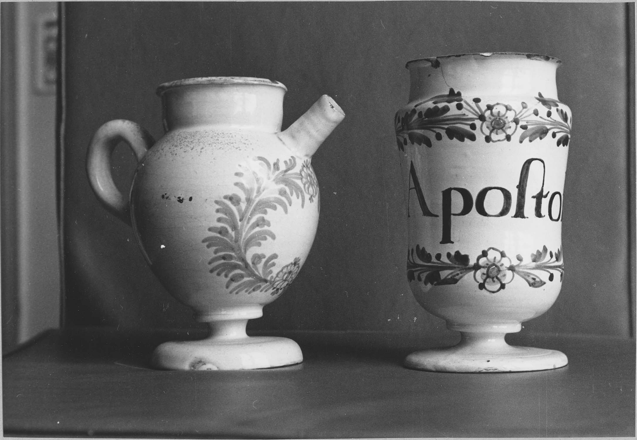 pots à pharmacie (chevrette et pot canon) - © Ministère de la Culture (France), Médiathèque du patrimoine et de la photographie, diffusion RMN-GP