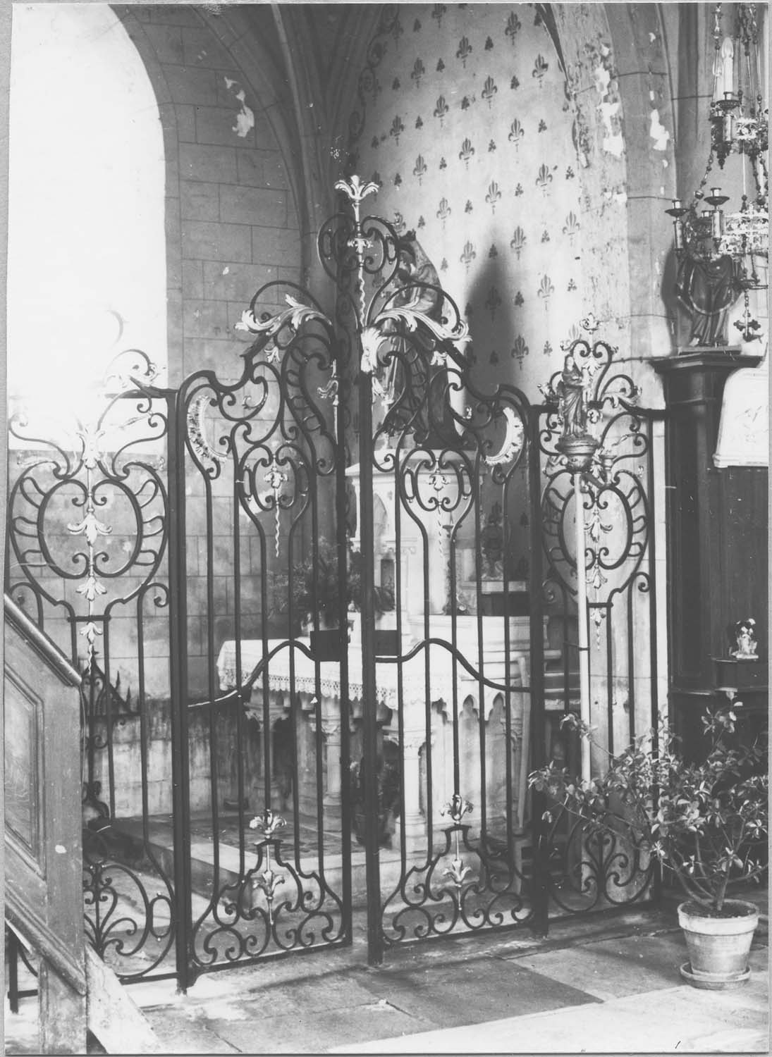 clôture de chapelle (grille)