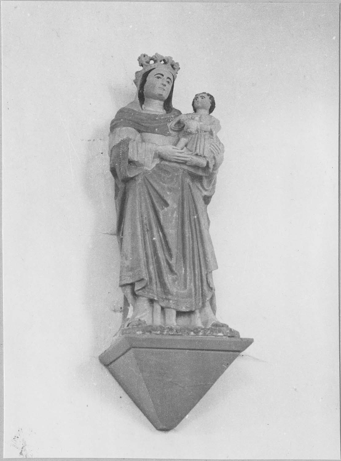 statue : Vierge à l'Enfant