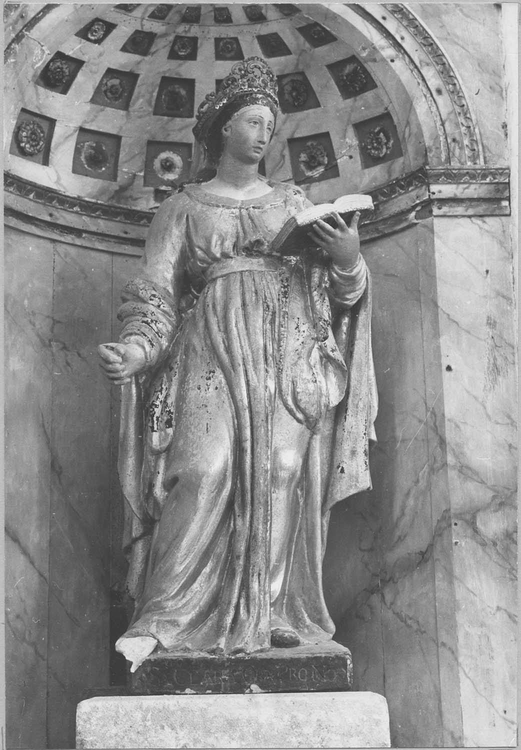 Statuette : Sainte Claire