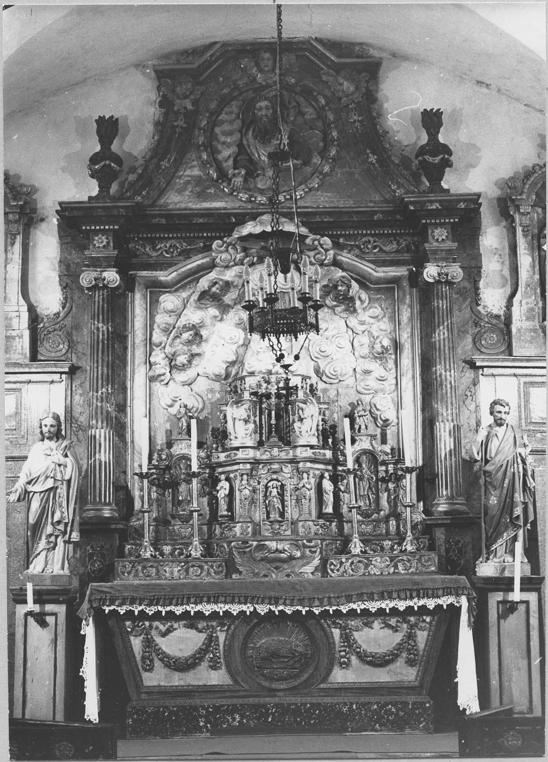 autel, retable, tabernacle (maître-autel, tabernacle à ailes)