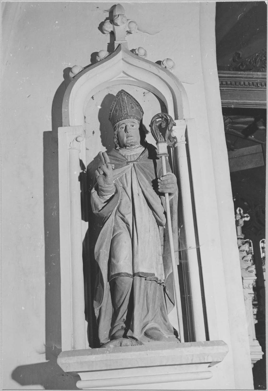 Statue : Saint Evêque bénissant