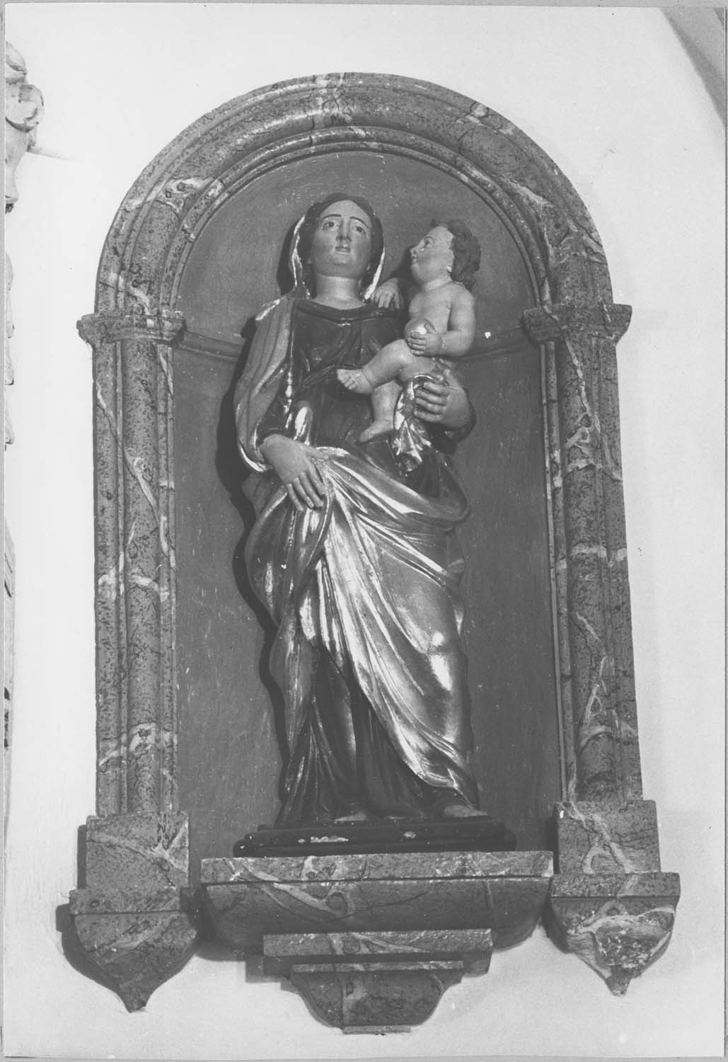 Statue : Vierge à l'Enfant