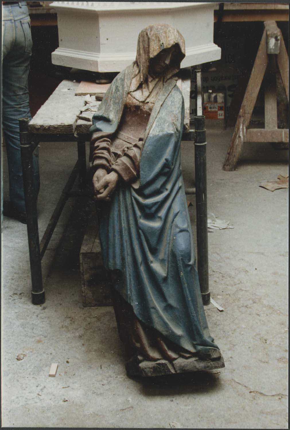 statue : la Vierge