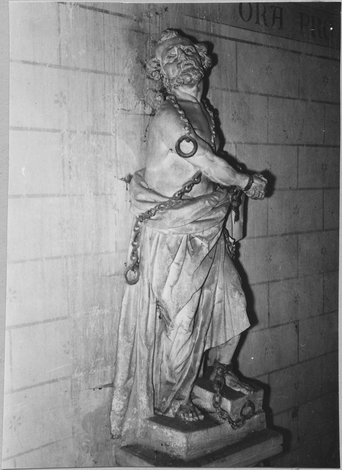 statue : Saint Pierre-aux-Liens